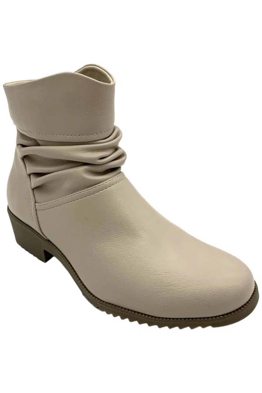 Cliffs Women's Durbon Wedge Ankle Boots Cream - Medium